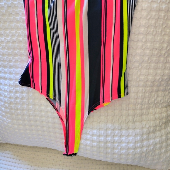 Bright striped tube-top bodysuit - Picture 2 of 3
